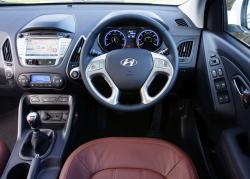 HYUNDAI IX 35 interior