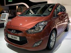 HYUNDAI IX20 brown