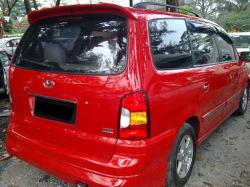 HYUNDAI TRAJET 2.0 red