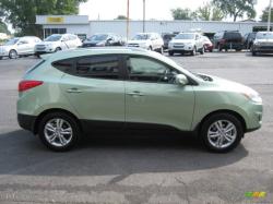 HYUNDAI TUCSON green