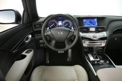 INFINITI M 37 white