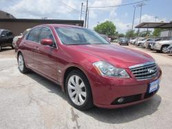 INFINITI M red