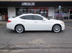 INFINITI M silver