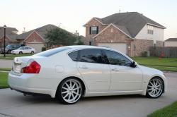 INFINITI M white