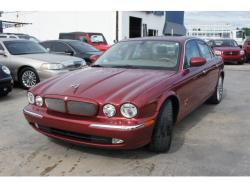 JAGUAR XJ 4.2 red