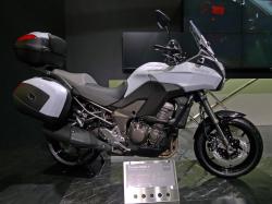 KAWASAKI VERSYS white