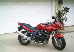 KAWASAKI ZR-7 red