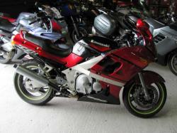 KAWASAKI ZZR600 red