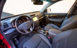 KIA SORENTO 2.4 interior