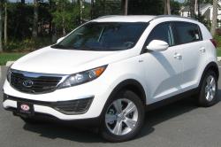 KIA SPORTAGE white