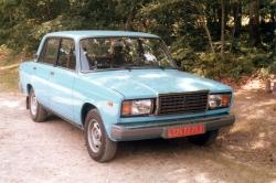 LADA (VAZ) 2107 red