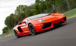 LAMBORGHINI AVENTADOR 700-4 red