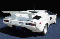 LAMBORGHINI COUNTACH white