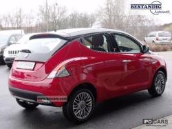 LANCIA YPSILON red