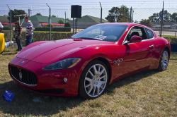 MASERATI GRAN red