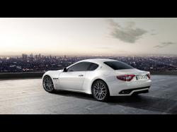 MASERATI GRANTURISMO white