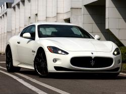 MASERATI GRANTURISMO white