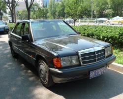 MERCEDES-BENZ 190 green