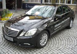 MERCEDES-BENZ E 220 brown