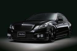 MERCEDES-BENZ E-CLASS black