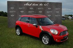 MINI COOPER COUNTRYMAN red