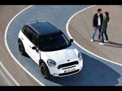 MINI COUNTRYMAN white