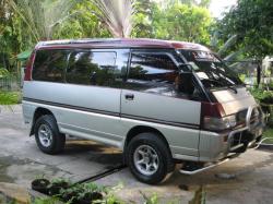 MITSUBISHI DELICA 4WD red