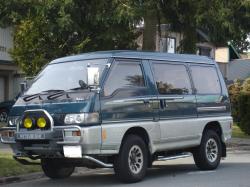 MITSUBISHI DELICA 4WD white