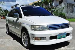 MITSUBISHI GRANDIS CHARIOT white