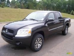 MITSUBISHI RAIDER black