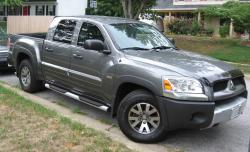 MITSUBISHI RAIDER white