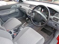 MITSUBISHI SPACE RUNNER interior