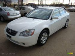 NISSAN ALTIMA 2.5 white