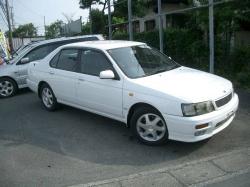 NISSAN BLUEBIRD 2.0 black