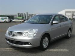 NISSAN BLUEBIRD silver