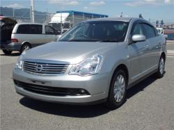 NISSAN BLUEBIRD silver