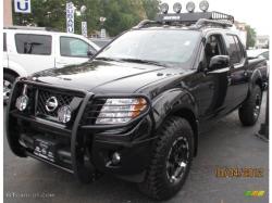 NISSAN FRONTIER 4X4 black