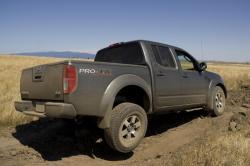 NISSAN FRONTIER 4X4 interior