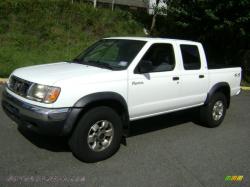 NISSAN FRONTIER 4X4 white