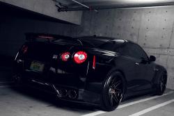 NISSAN GT-R black