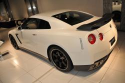 NISSAN GT-R white