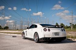 NISSAN GT-R white