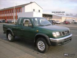 NISSAN NAVARA green