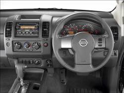 NISSAN NAVARA interior