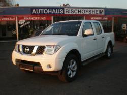 NISSAN NAVARA white