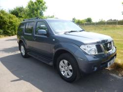 NISSAN PATHFINDER 2.5 DCI interior