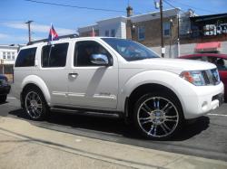 NISSAN PATHFINDER white