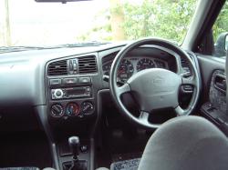 NISSAN PRIMERA interior