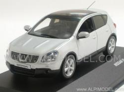 NISSAN QASHQAI silver