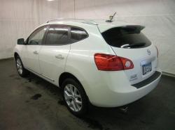 NISSAN ROGUE white